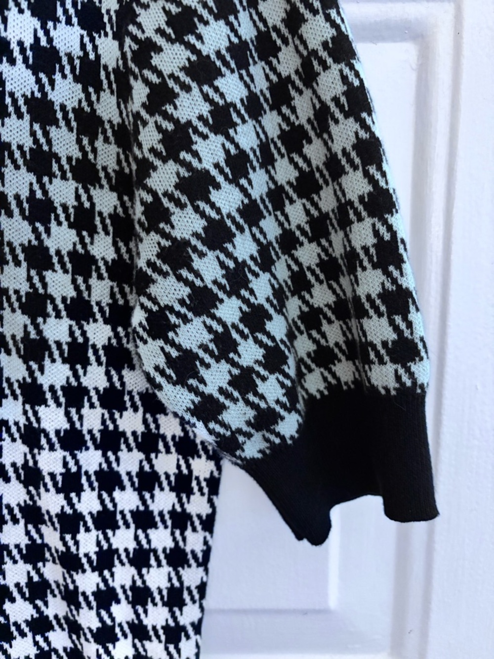 Ann Taylor Black & White Houndstooth Scoop Neck Short Sleeve Sweater - Picture 5 of 7